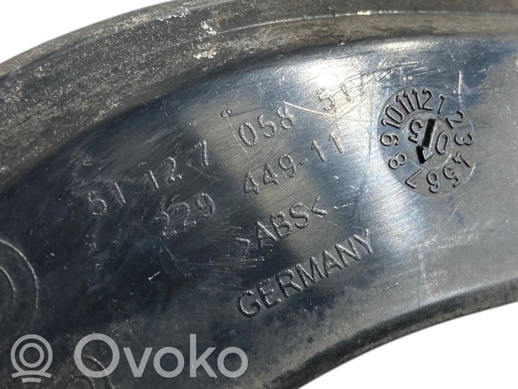 Rear bumper mounting bracket