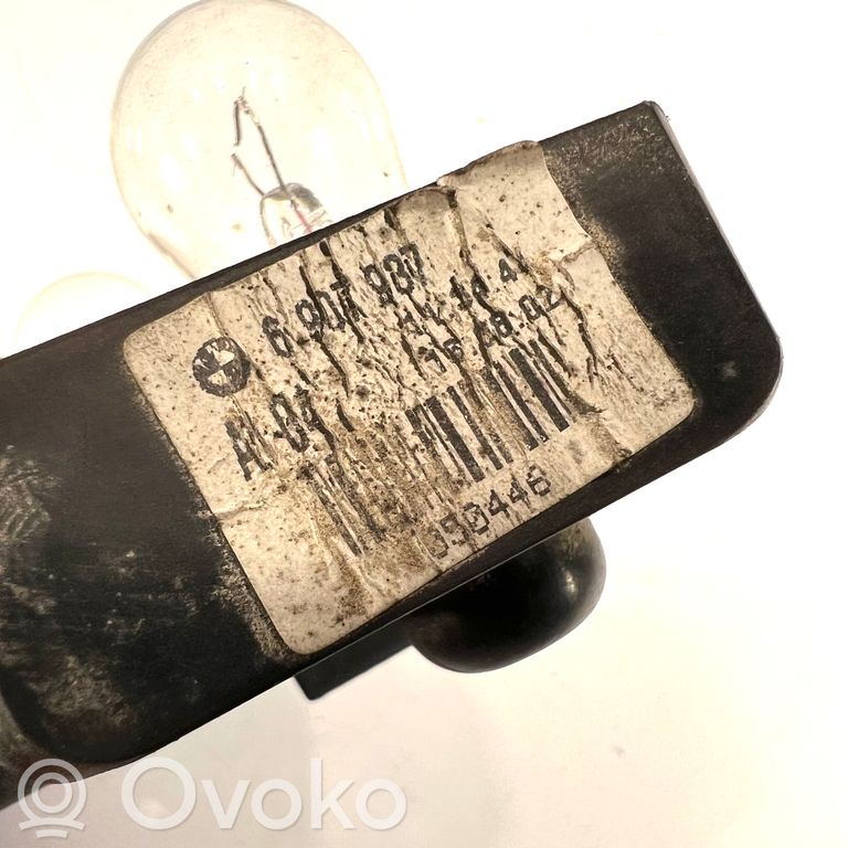 Держатель крышки заднего фонаря