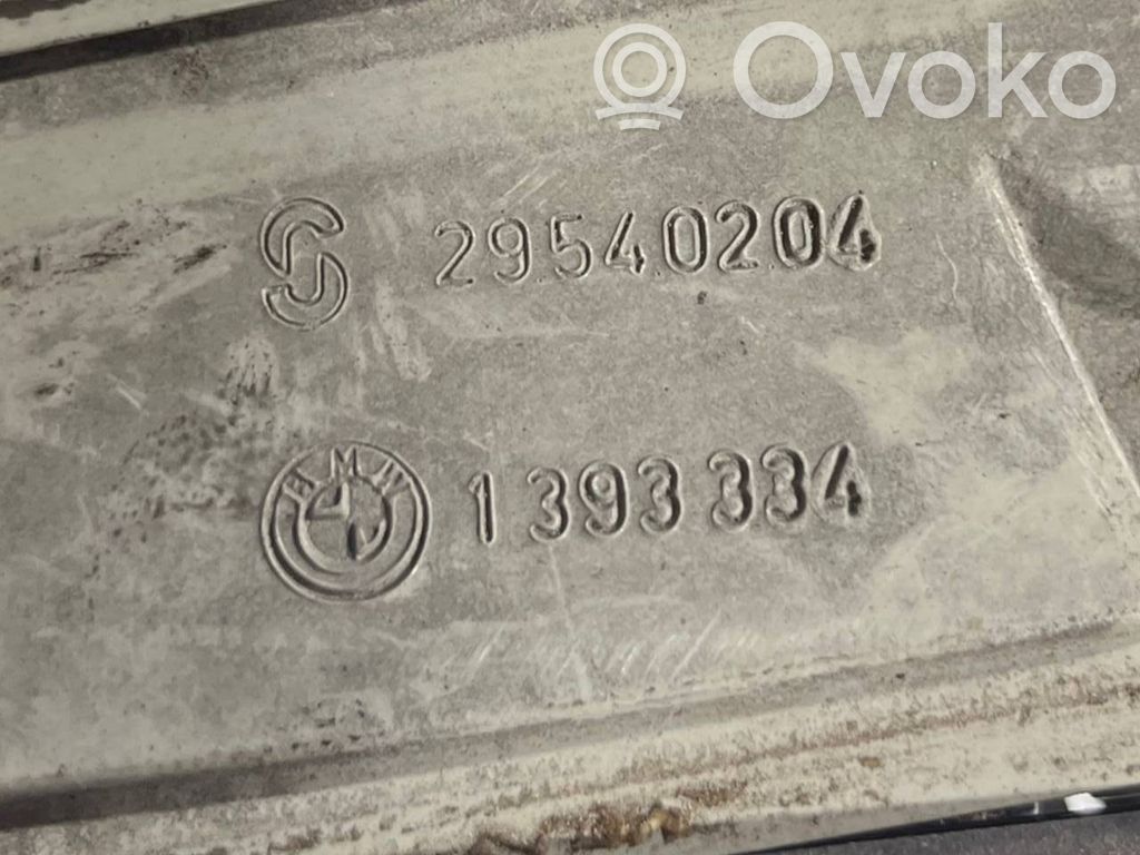 Aizmugurējais lukturis virsbūvē