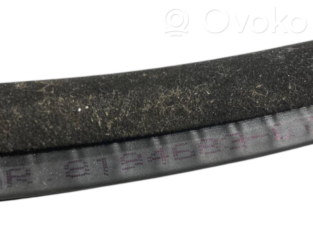 Rear trim rubber (in the body)