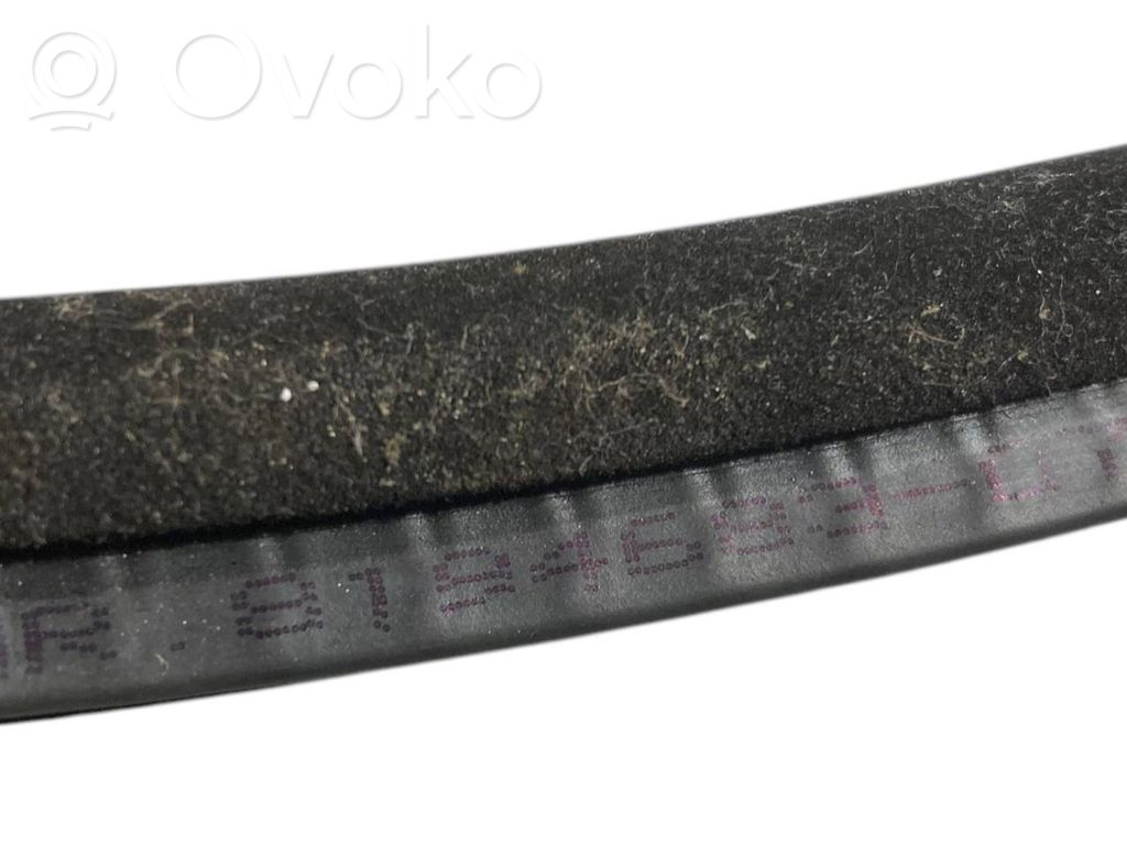 Aizmugurē apdares gumija (virsbūvē)