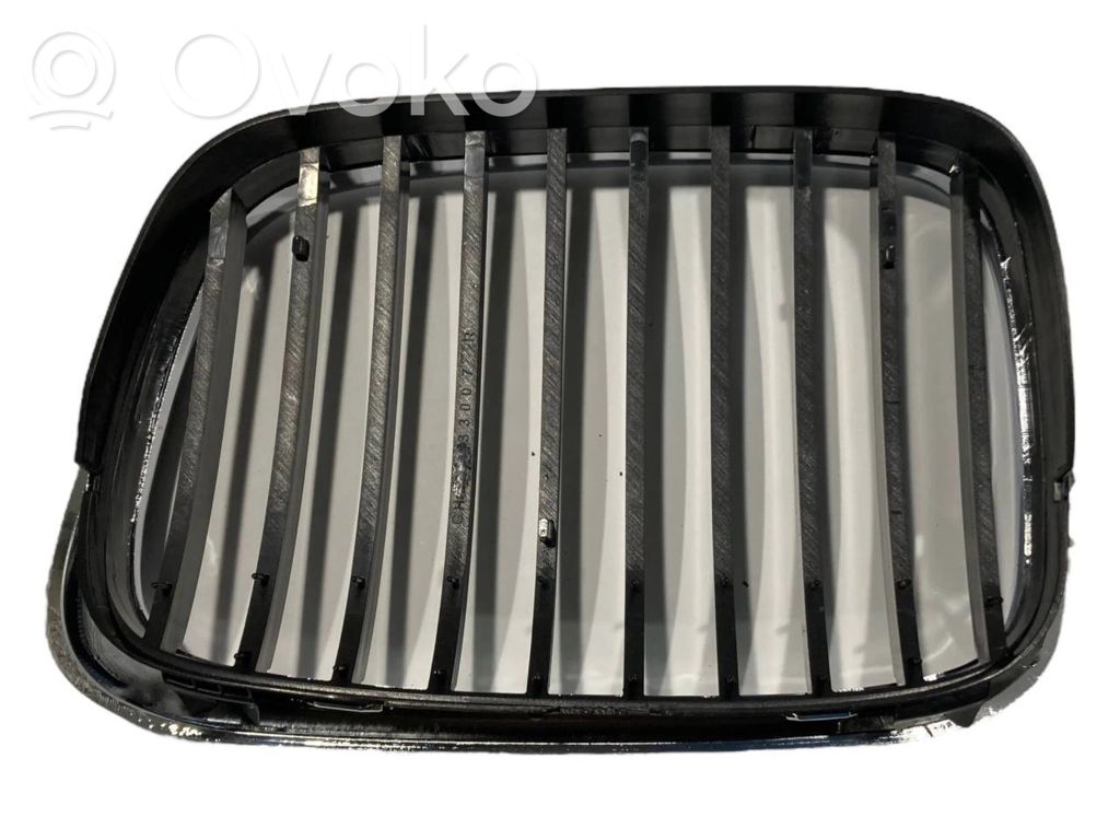 Bonnet decorative grille