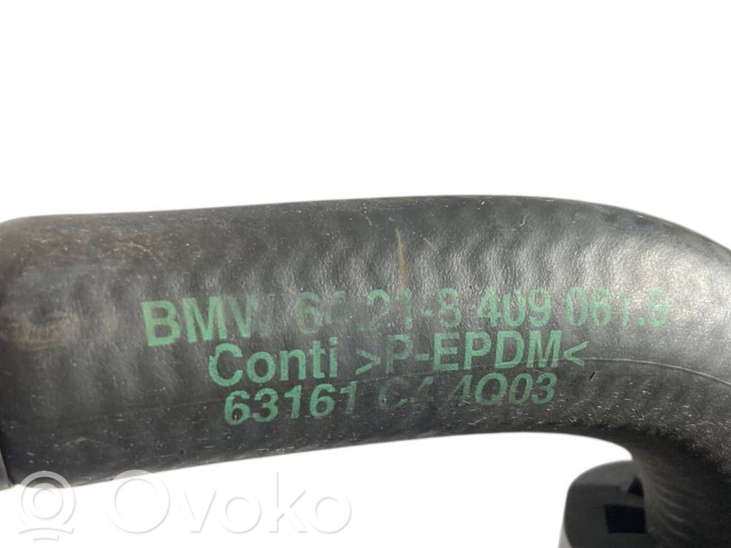 Caurulīte (-es) / šļūtene (-es)