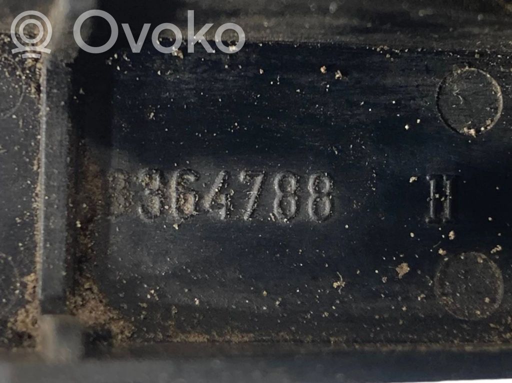 Aizmugurējā pārsega eņģe (-ess)