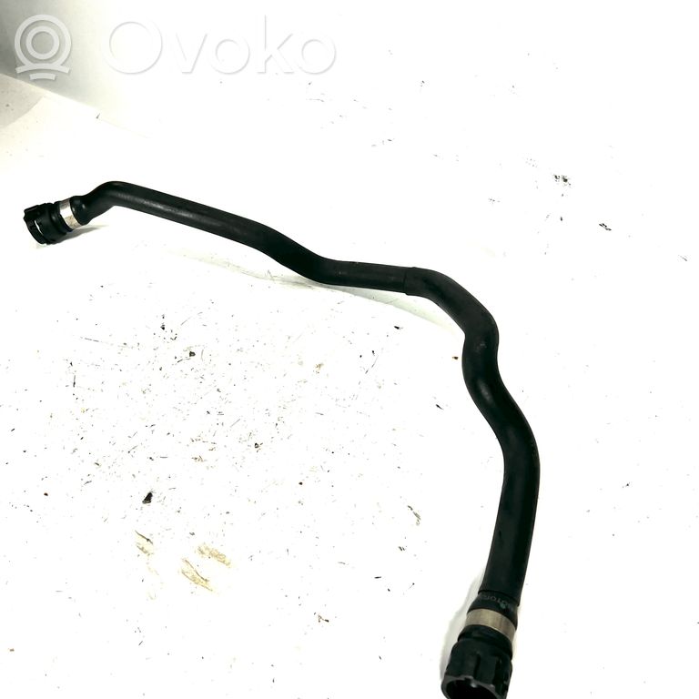 Caurulīte (-es) / šļūtene (-es)