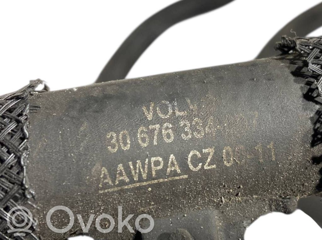 Caurulīte (-es) / šļūtene (-es)