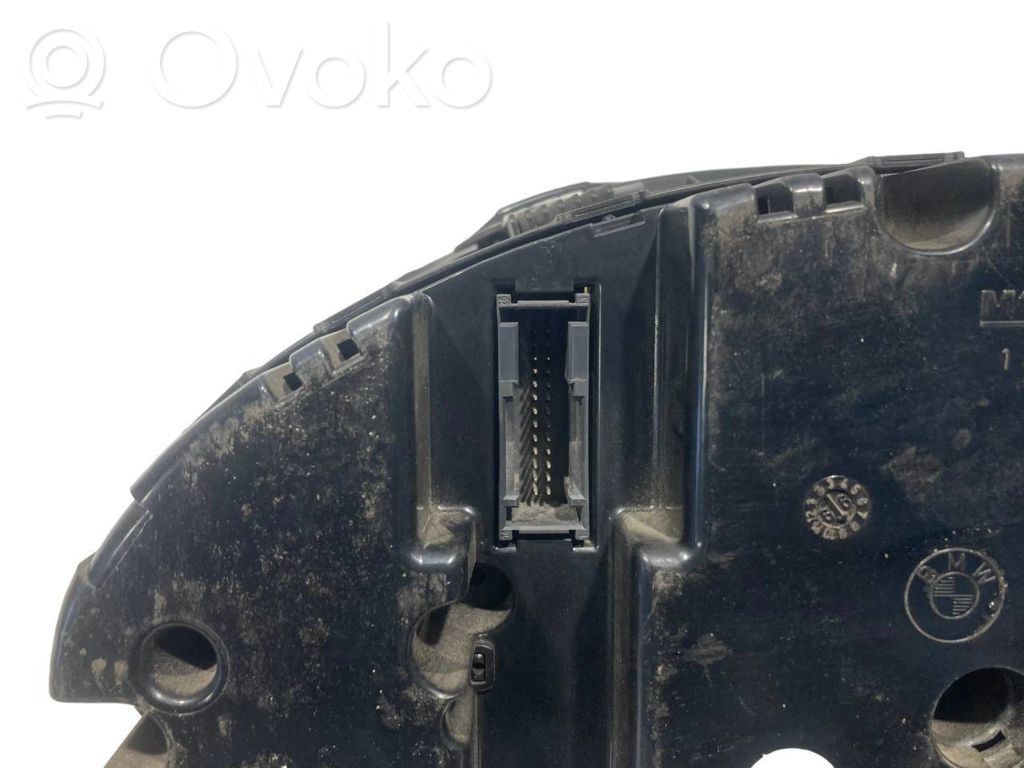Speedometer (in the instrument panel)