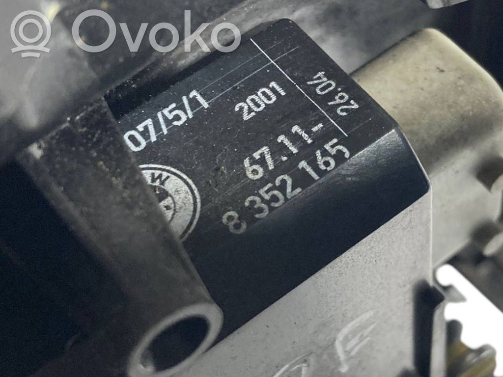 Priekšpusē slēdzene