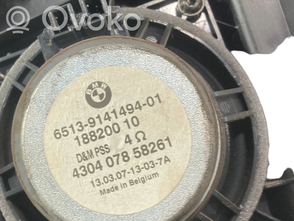 Skaļrunis (-i) aizmugurējā palodzē