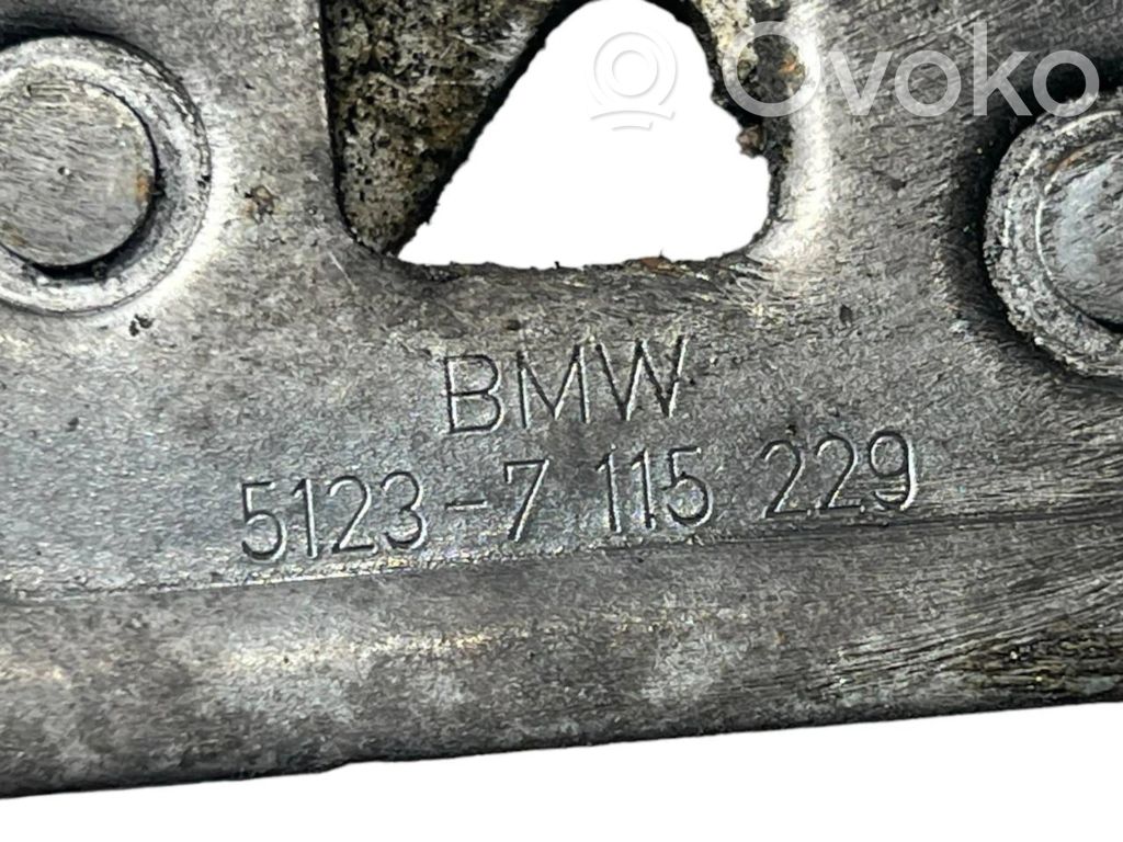 Dzinēja pārsega slēdzene