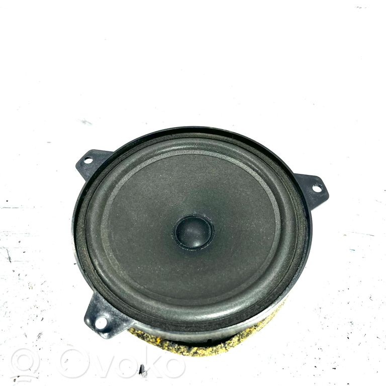 Speaker(s) in front door