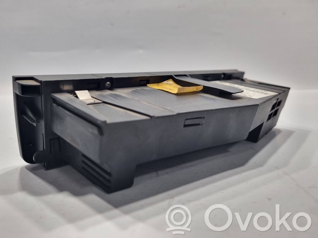 Air conditioning / climate control / interior heating control unit (in the passenger compartment)