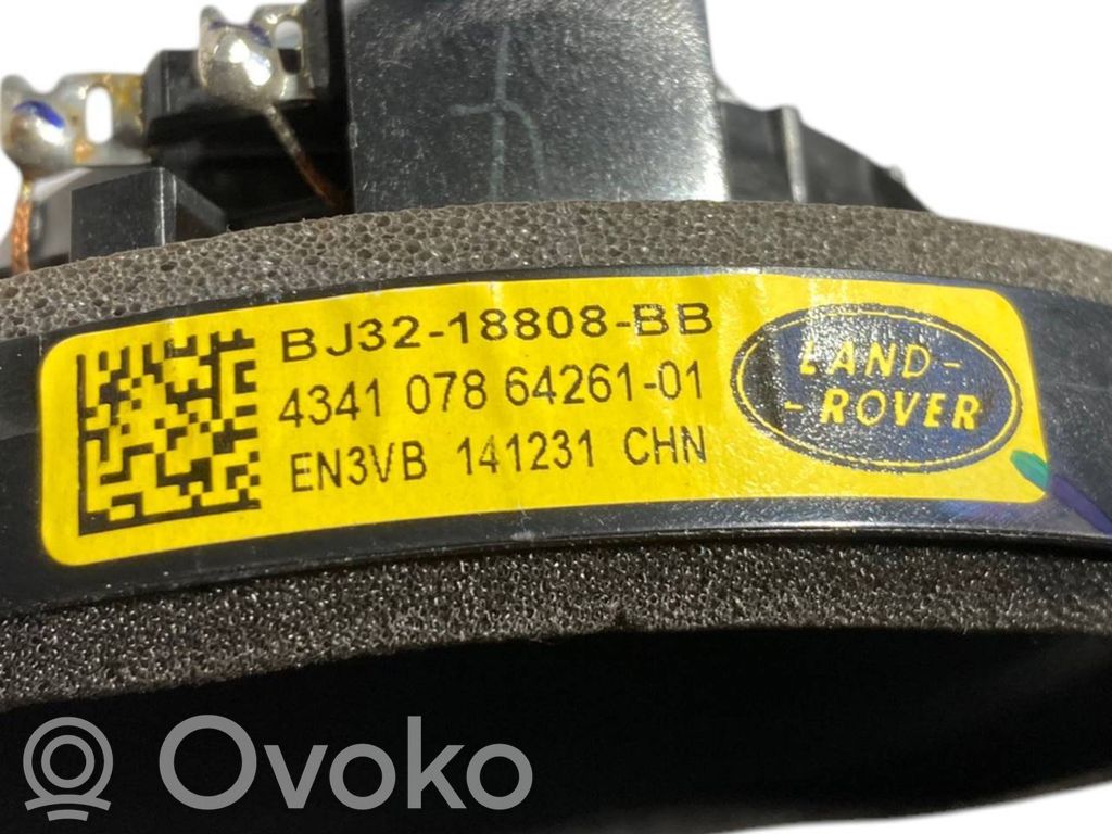 Skaļrunis (-i) priekšējās durvīs