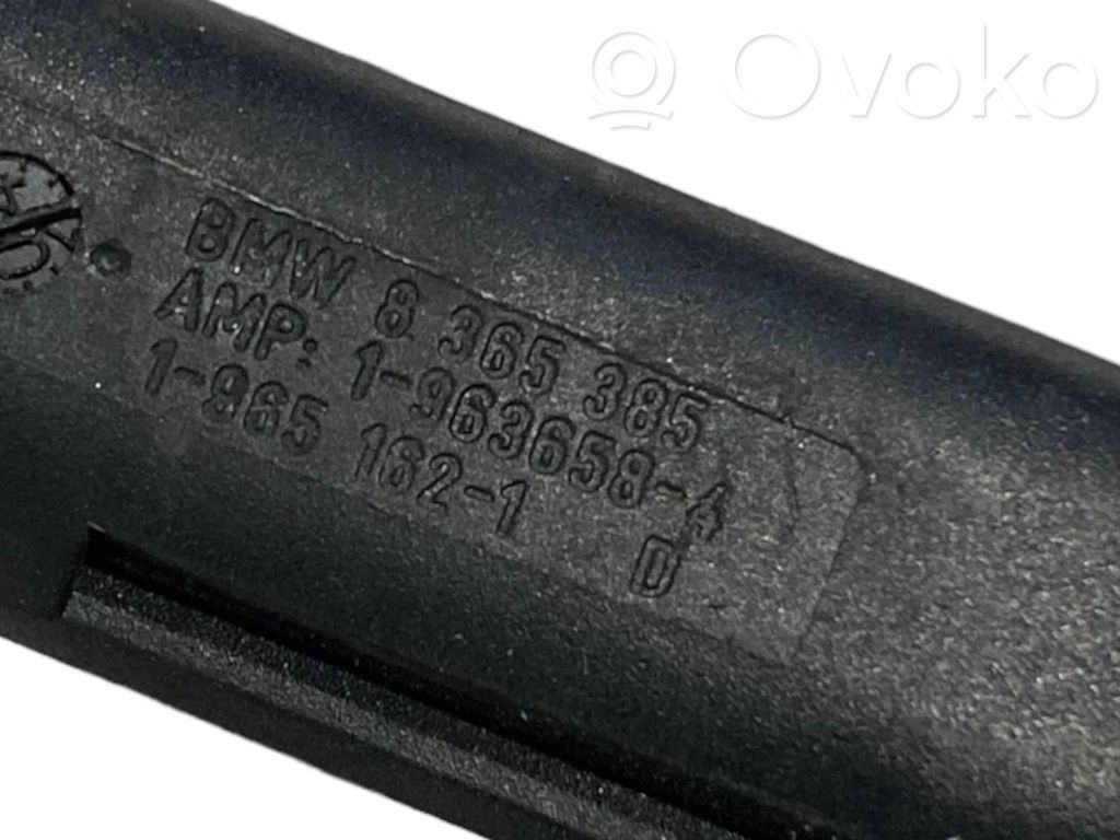 Dzinēja pārsega dekoratīvais režģis