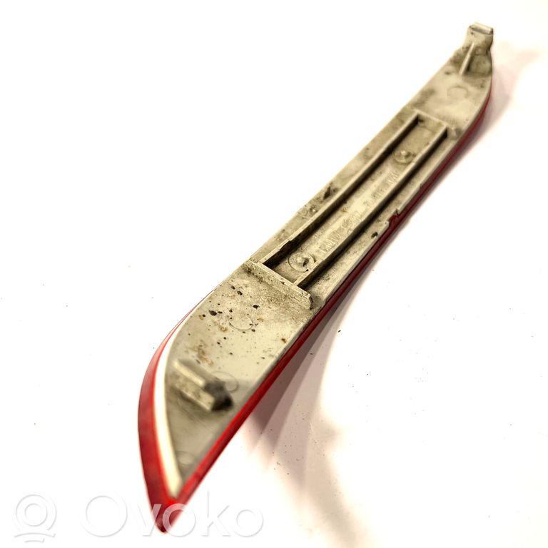 Задний отражатель