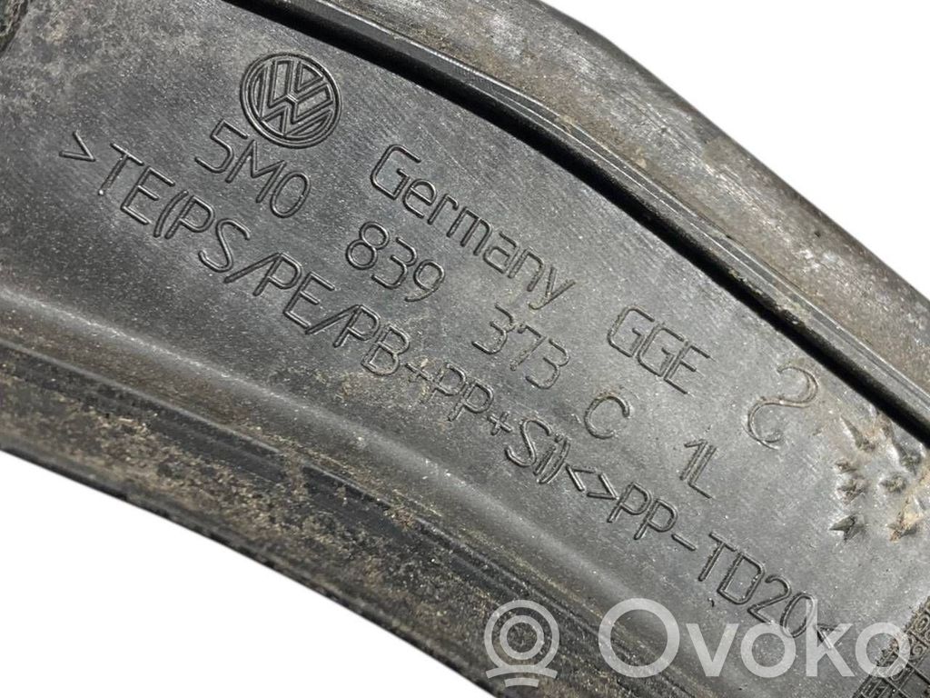 Aizmugurē durvju dekoratīvā apdare (moldings)