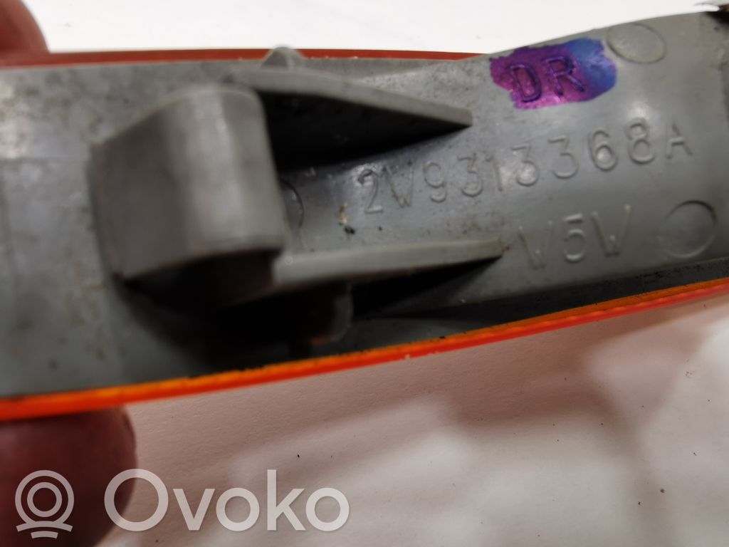 Указатель поворота на крыле