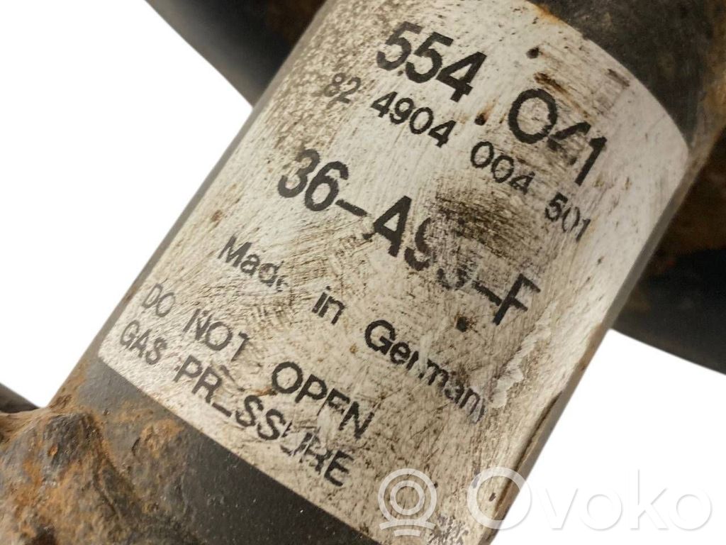 Priekšpusē amortizators ar atsperi