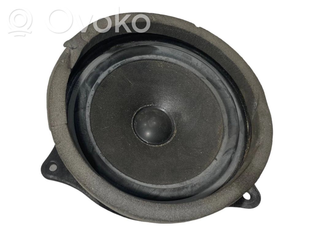 Speaker(s) in the rear door