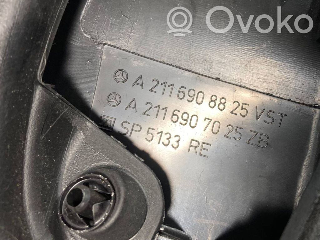 (B) statņa dekoratīvā apdare (apakšdaļa)