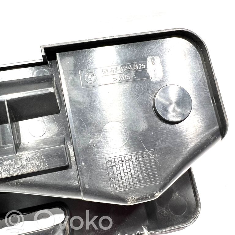 Cita veida dzinēja nodalījuma detaļa