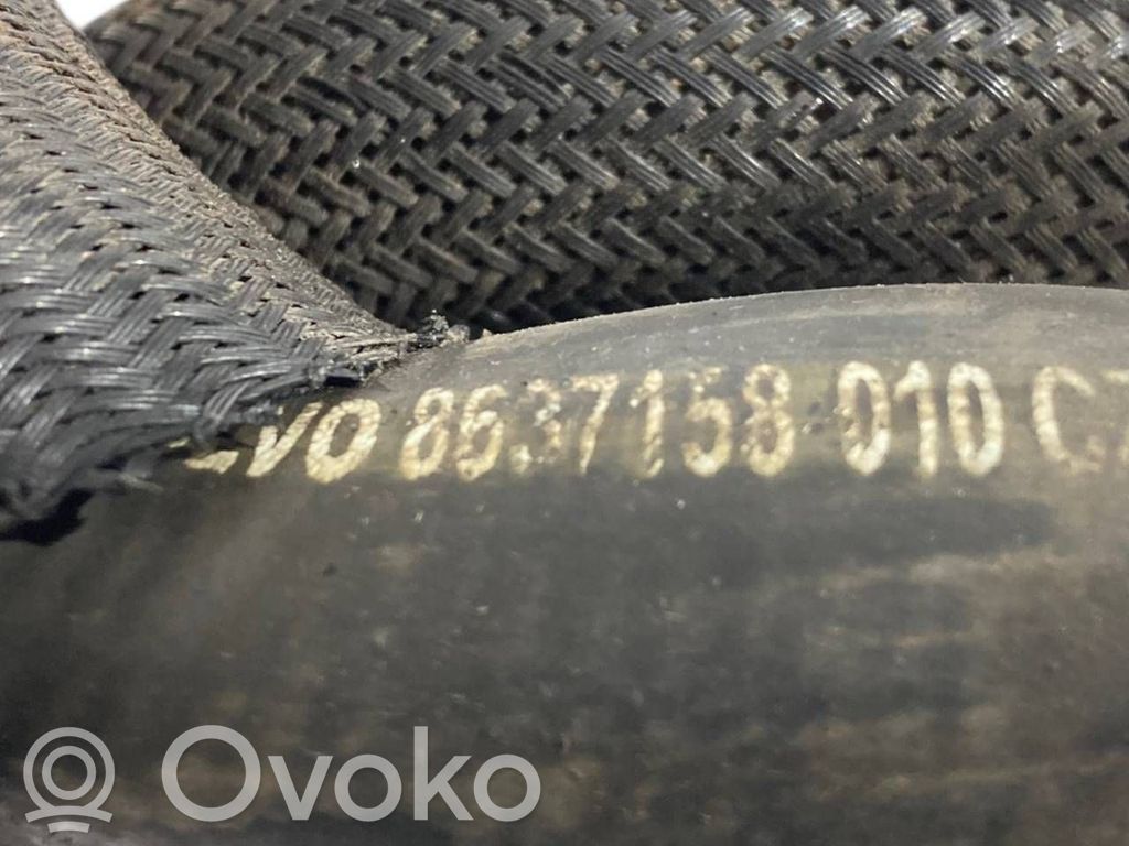 Caurulīte (-es) / šļūtene (-es)