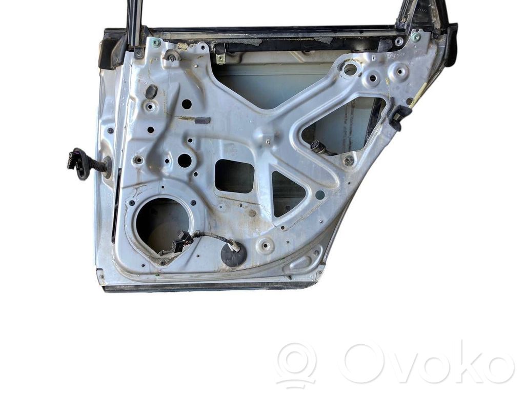 Aizmugurējās durvis