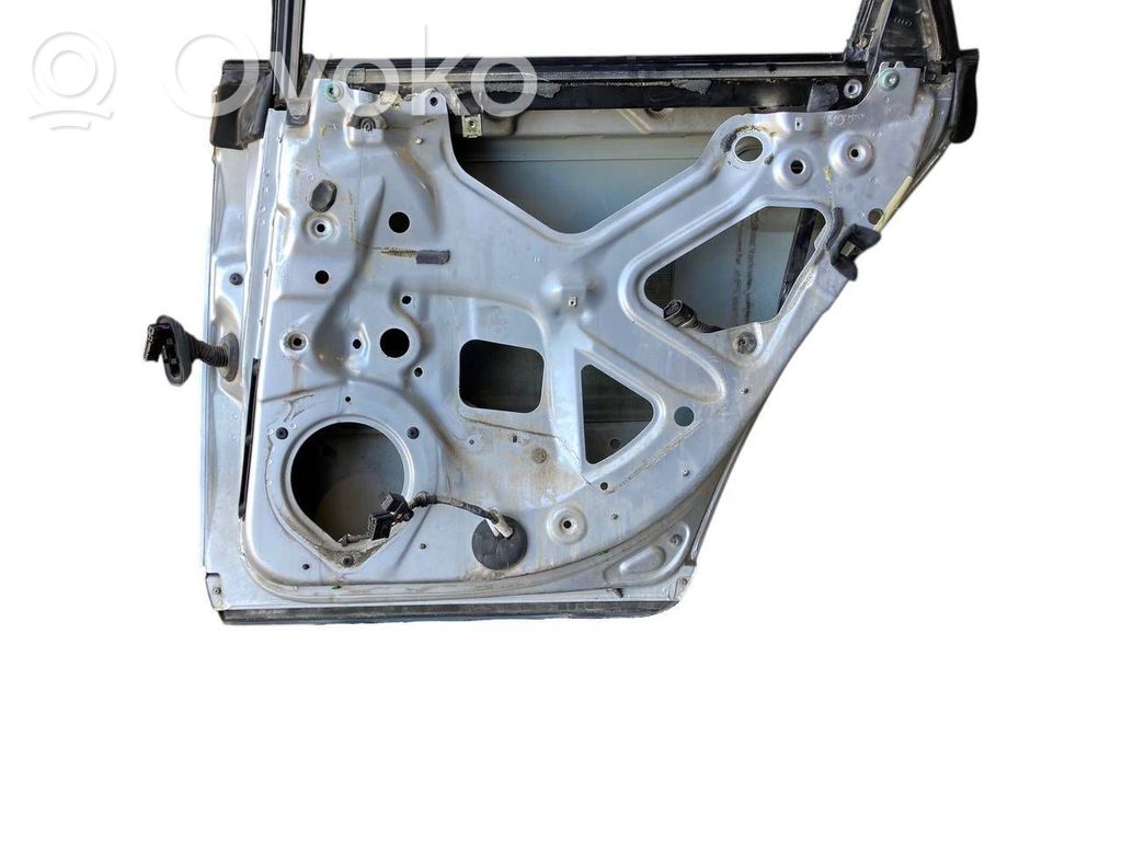 Aizmugurējās durvis