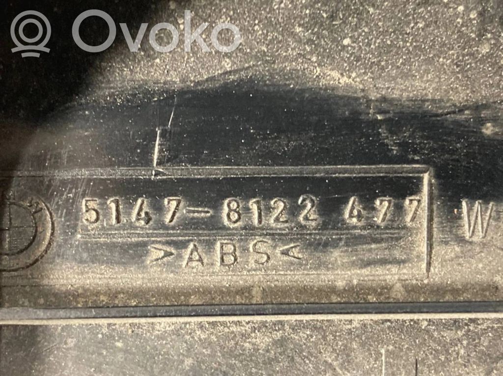 Aizmugurējā luktura detaļa