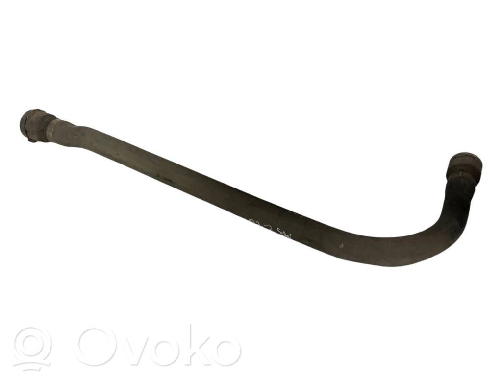 Caurulīte (-es) / šļūtene (-es)