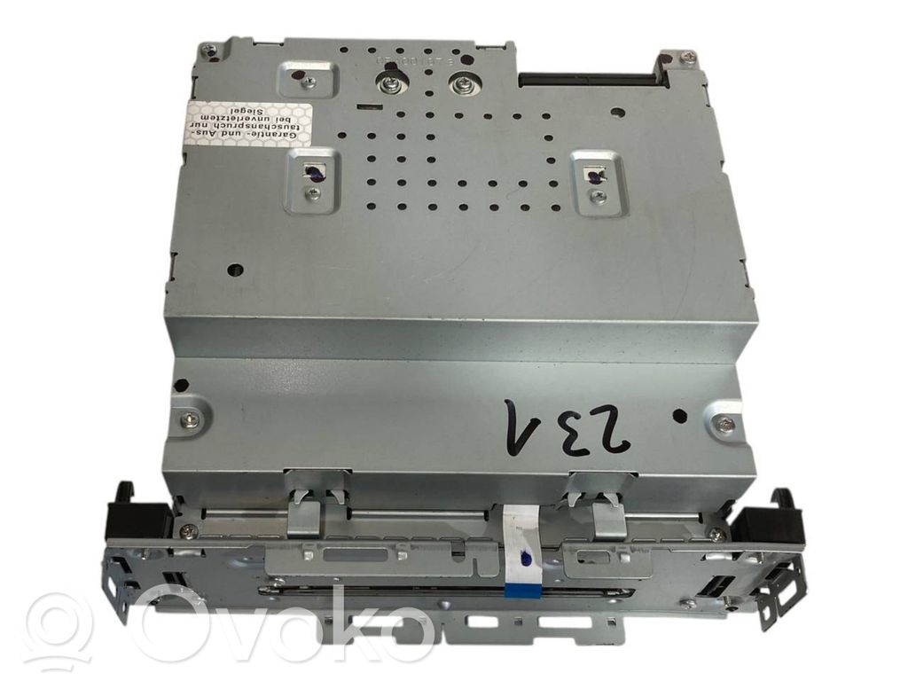 Radio / CD/DVD player / navigation