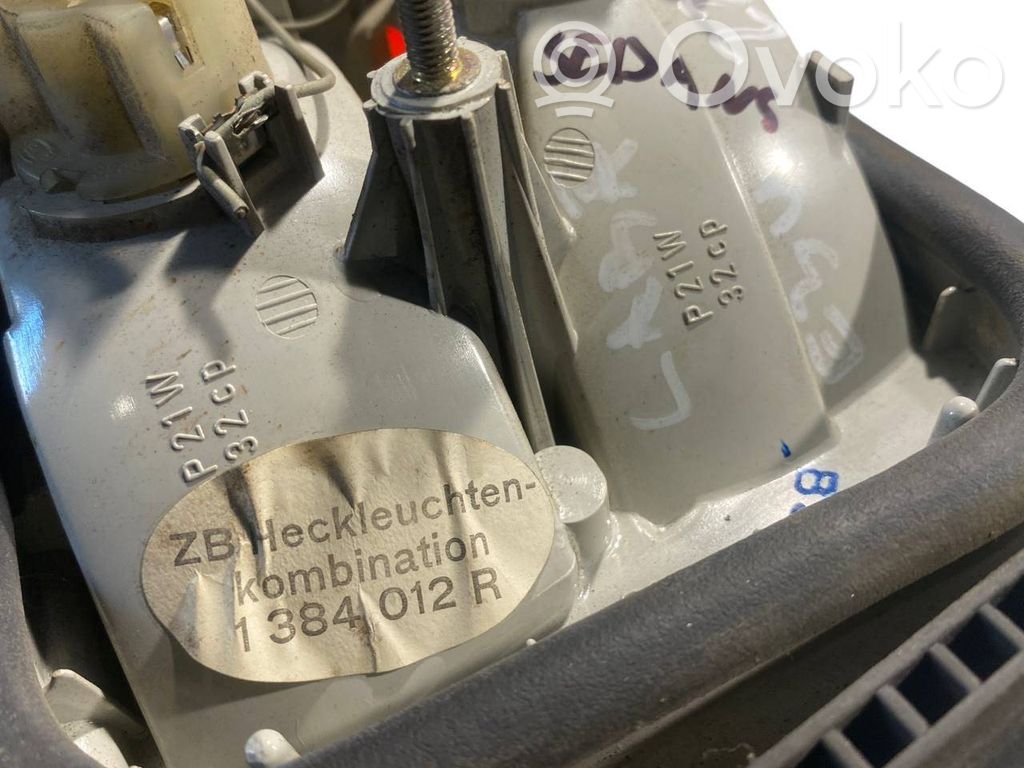 Aizmugurējais lukturis pārsegā