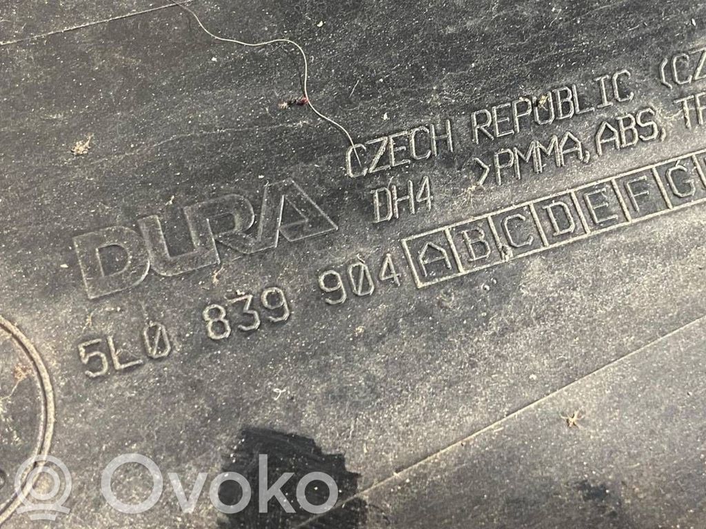 Aizmugurē durvju stikla apdare