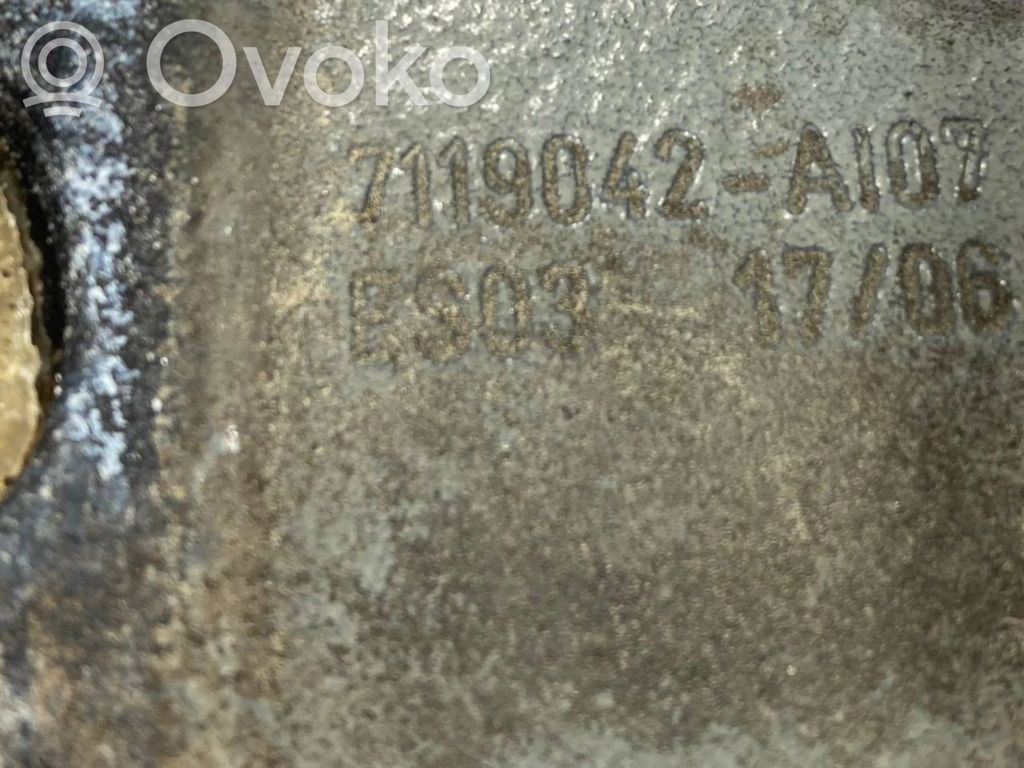 Aizmugurējā pārsega eņģe (-ess)