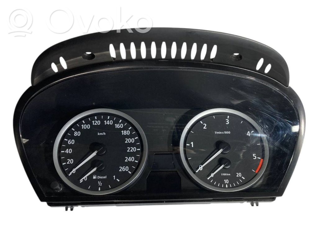 Speedometer (in the instrument panel)