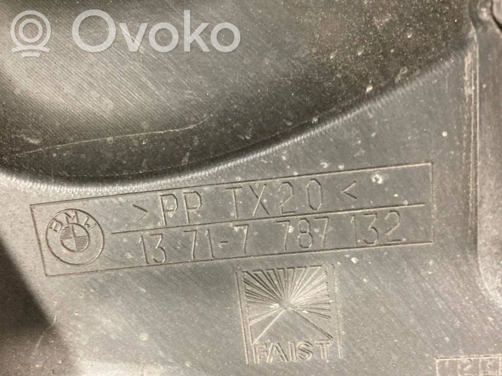 Dzinēja pārsegs (dekoratīva apdare)