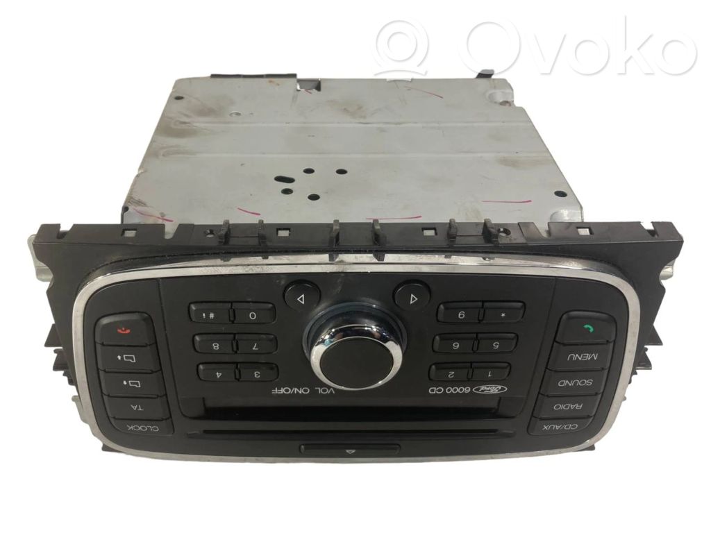 Radio / CD/DVD atskaņotājs / navigācija
