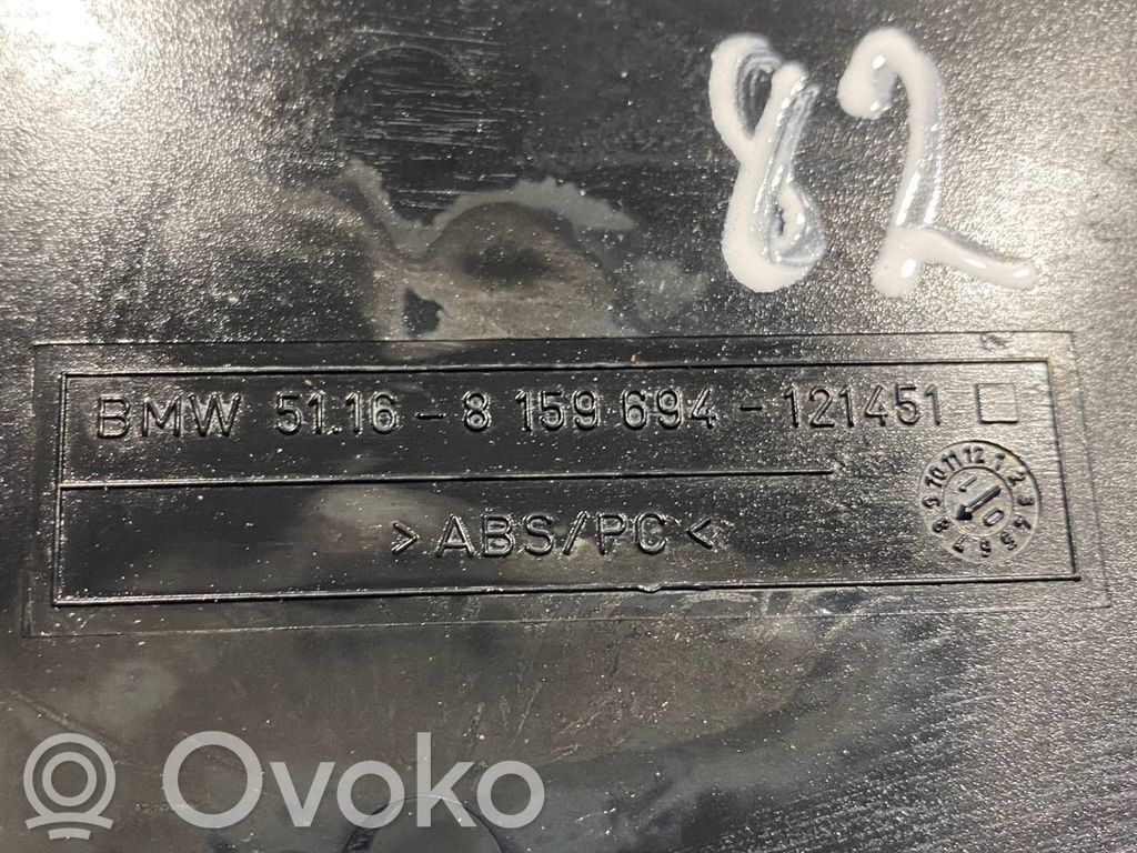 Cigarešu aizdedzināmais priekšā