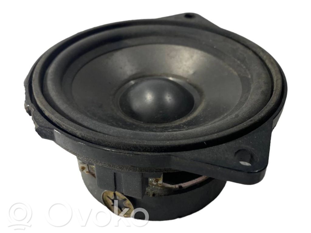 Speaker(s) in the rear door