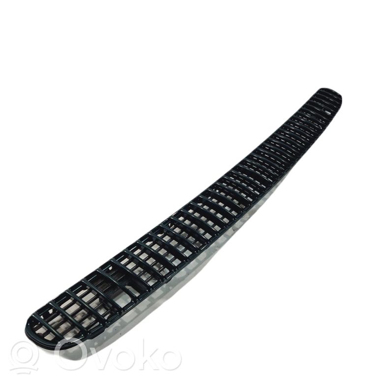 Bonnet decorative grille