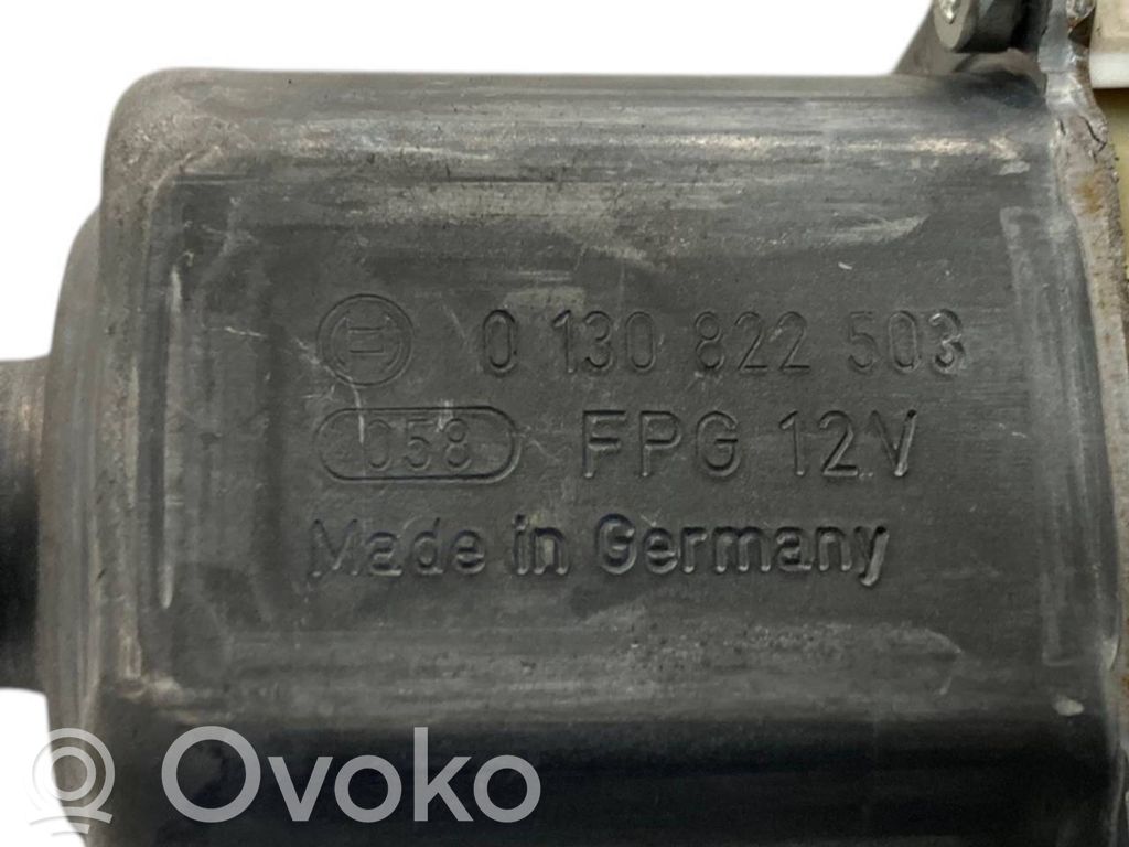 Priekšpusē elektriskā loga pacelšanas mehānisma komplekts
