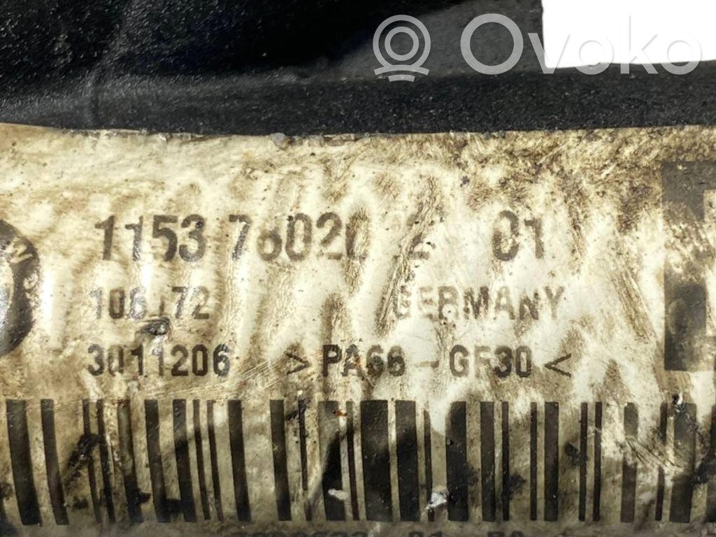 Caurulīte (-es) / šļūtene (-es)