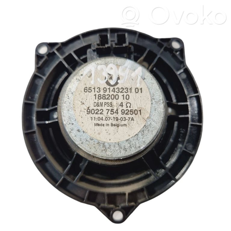 Skaļrunis (-i) pakaļējās durvīs