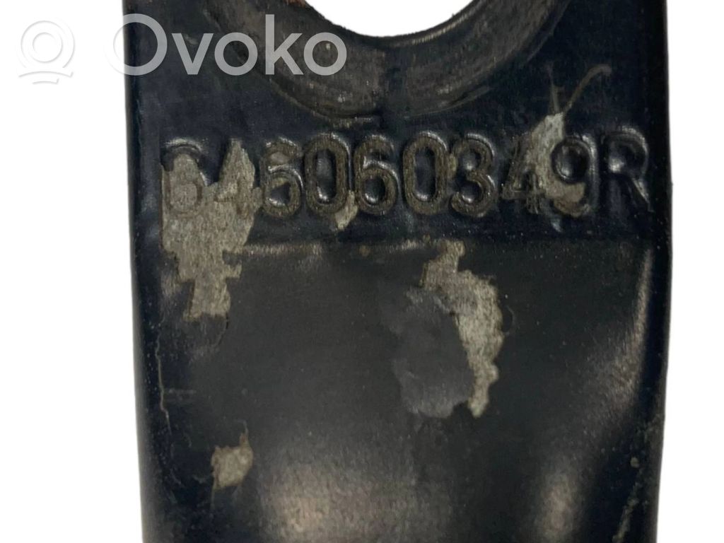 Cita veida dzinēja nodalījuma detaļa