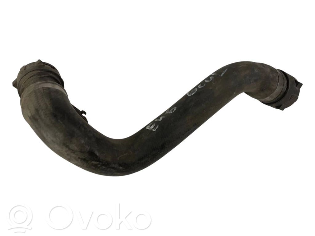 Caurulīte (-es) / šļūtene (-es)