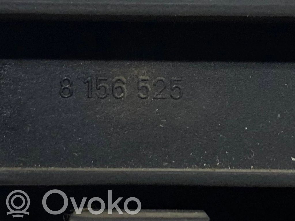 Cigarešu aizdedzināmais aizmugurē