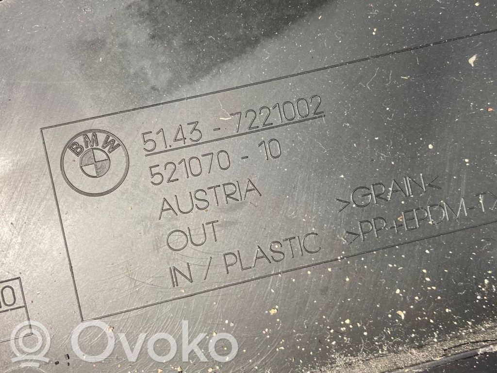 (B) statņa dekoratīvā apdare (apakšdaļa)