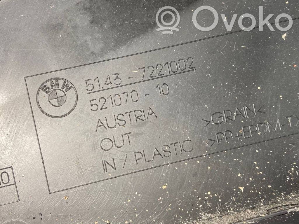 (B) statņa dekoratīvā apdare (apakšdaļa)