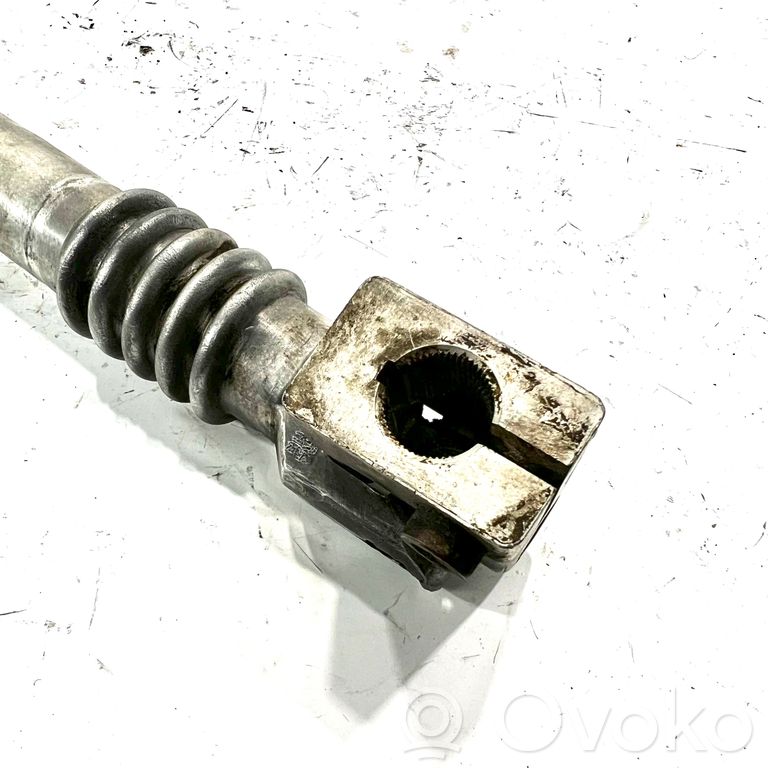 Stūresrata ass krustsavienojums