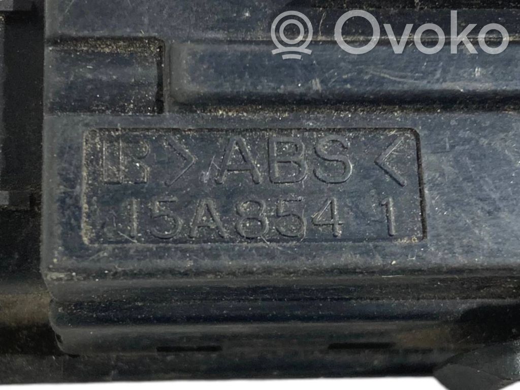 Automašīnas aizdedzes un startera slēdzis